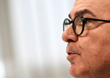 Πληρωμένη απάντηση Παπαθανάση στην «ξεδιάντροπη» σπέκουλα ΣΥΡΙΖΑ-ΠΑΣΟΚ