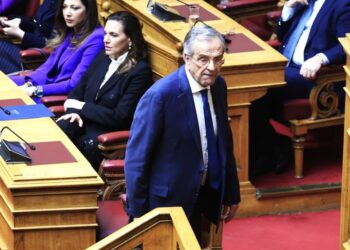 Σαμαράς: «Απέχω από την ψηφοφορία – Το πολιτικό σύστημα καταρρέει στη συνείδηση του λαού»