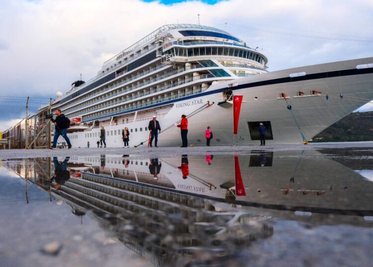 Άνοιξε η αυλαία της σεζόν στη Σαντορίνη – 35 κρουαζιερόπλοια τον Απρίλιο
