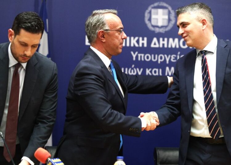 Αλλαγή σκυτάλης σε βασικά υπουργεία: Τα πρώτα μηνύματα των νέων υπουργών (video)