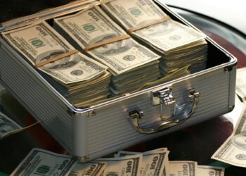 Βγάζει 155.000 δολάρια την ημέρα και είναι η νεότερη δισεκατομμυριούχος του κόσμου