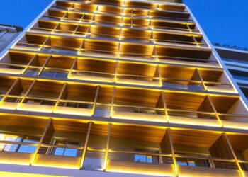 Στα χαρτιά… επενδύσεις, στα μπετά παρανομίες: Το ξενοδοχείο COCO-MAT υπό κατεδάφιση