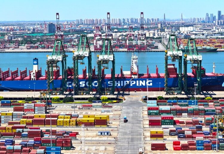 «Καμπανάκι» από Cosco: Οι δασμοί Τραμπ απειλούν το παγκόσμιο εμπόριο