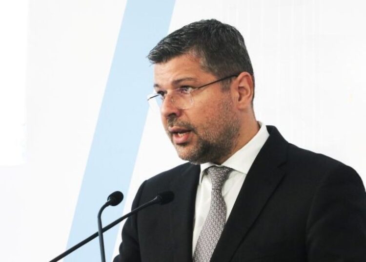 Η ΔΕΗ αλλάζει «πίστα»: Στροφή σε νέες αγορές με στόχο 2,7 δισ. ευρώ μέχρι το 2027