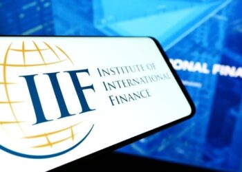 Καμπανάκι IIF για την αμερικανική οικονομία: «Ρηχή ύφεση» το 2025