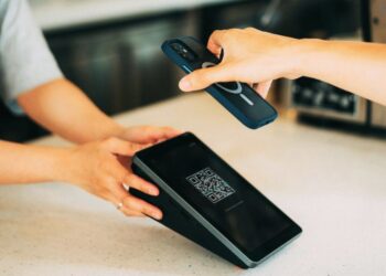 IRIS: Επεκτείνεται σε επαγγελματίες και e-shops με άλμα 844% και πληρωμές με QR, δωρεάν και άμεσα