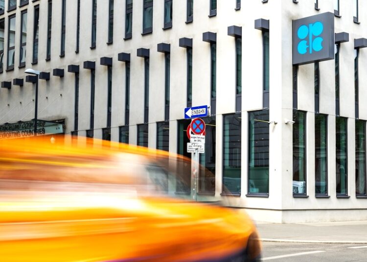 OPEC: «Φρένο» στην παγκόσμια ζήτηση πετρελαίου λόγω των δασμών των ΗΠΑ