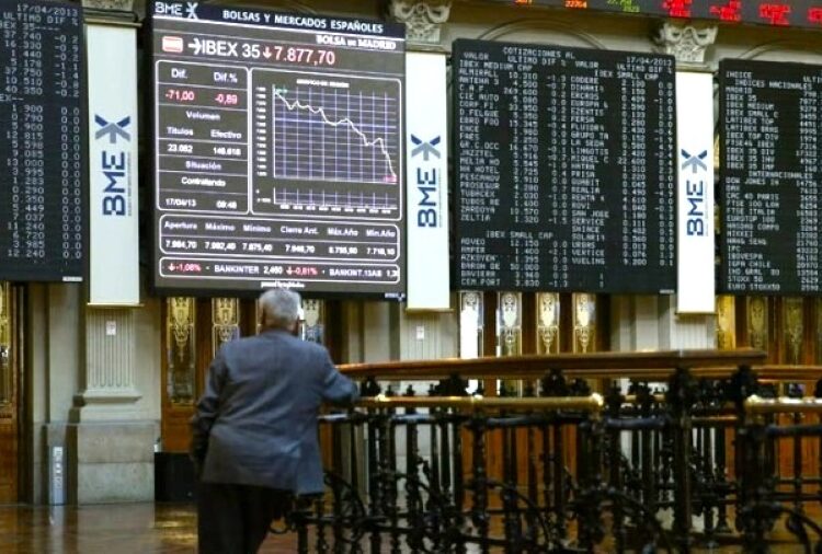 Βουτιά αγορών μετά τους δασμούς-σοκ: Eμπορικός πόλεμος με οσμή ’30s