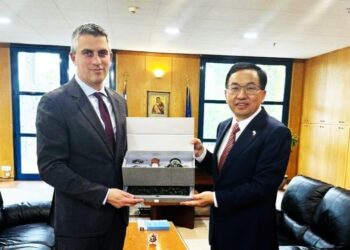 Δήμας-Πρέσβης Κίνας: Νέο σήμα συνεργασίας με φόντο τη γεωμεταφορική αναβάθμιση