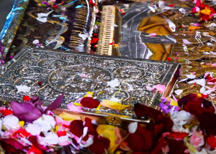 Σήμερα η κορύφωση του Θείου Δράματος: Σε απευθείας μετάδοση η Ακολουθία του Επιτάφιου θρήνου