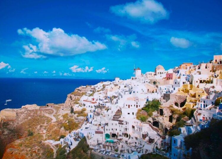 Ράλι στις εξοχικές κατοικίες: Φθηνότερη η βίλα στην Κρήτη από κοντέινερ στην Ολλανδία