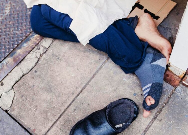 Άλμα φτώχειας το 2024: Σε κίνδυνο 2,7 εκατ. πολίτες