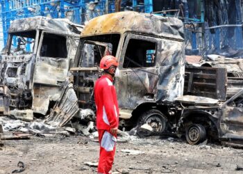 Υπό έλεγχο η φονική πυρκαγιά με τουλάχιστον 70 νεκρούς στο λιμάνι του Ιράν