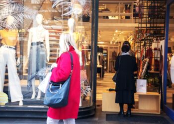 ΕΛΣΤΑΤ: Ράλι τζίρου στο λιανεμπόριο τον Φεβρουάριο (πίνακες)