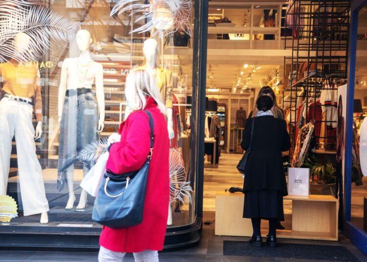 ΕΛΣΤΑΤ: Ράλι τζίρου στο λιανεμπόριο τον Φεβρουάριο (πίνακες)