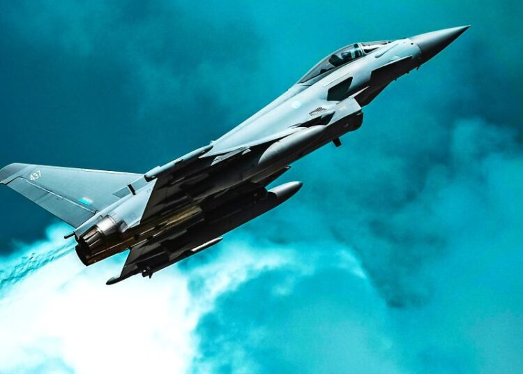 Αντιμέτωποι ξανά στον αέρα Βρετανοί και Ρώσοι: «Σιωπή» από τη Μόσχα