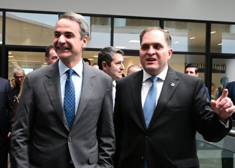 Στην ΑΑΔΕ ο πρωθυπουργός: Νέο πλαίσιο στις φορολογικές δηλώσεις και bonus για τους συνεπείς