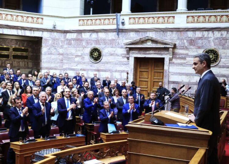 Η «πανηγυρική» συνεδρίαση της ΚΟ της ΝΔ και οι «πικρές» ανακοινώσεις από ΠΑΣΟΚ-ΣΥΡΙΖΑ