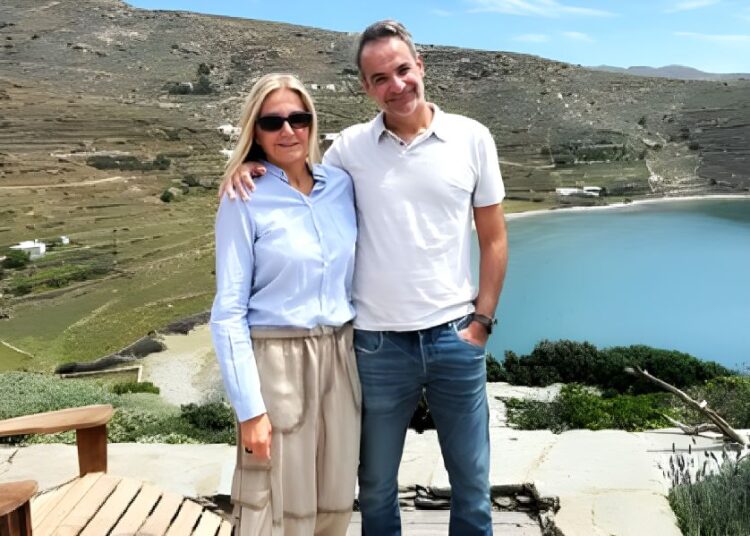 Πασχαλινές ευχές με πολιτικό συμβολισμό από τον Κυριάκο Μητσοτάκη