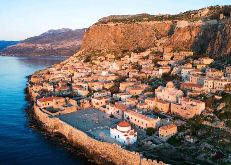 Πάσχα: Ποιοι προορισμοί γέμισαν στην Ελλάδα