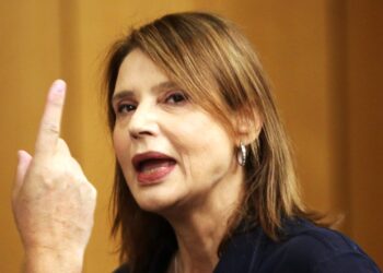 Μπατζελή: «Ποιος ζήτησε τον πειθαρχικό μου έλεγχο;» – Σε τεντωμένο σχοινί οι ισορροπίες στο ΠΑΣΟΚ