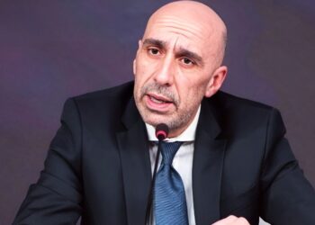 Μπρατάκος για δασμούς Τραμπ: Ψυχραιμία, όχι εμπορικά αντίποινα