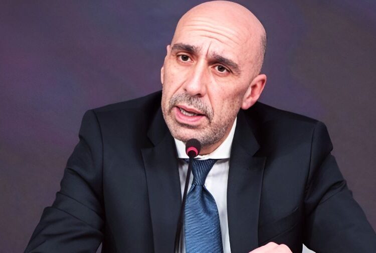 Μπρατάκος για δασμούς Τραμπ: Ψυχραιμία, όχι εμπορικά αντίποινα