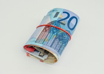 Ο τρόπος για να βάλεις στην άκρη 1.000 ευρώ σε ένα χρόνο