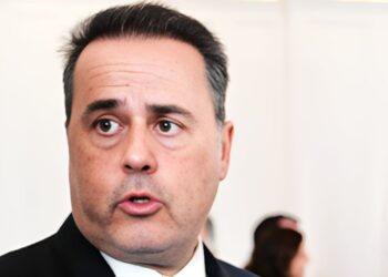 Κλιματικοί στόχοι με κοινωνικό αντίκρισμα: Το μήνυμα Παπασταύρου στην Κομισιόν