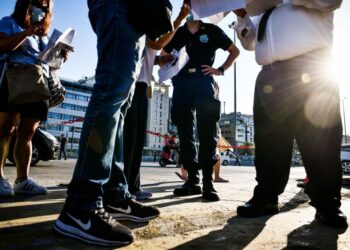 Με εισιτήριο για Σύρο… έβαλαν πλώρη για Πειραιά: Απόβαση με… πατέντα