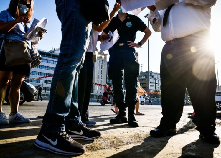 Με εισιτήριο για Σύρο… έβαλαν πλώρη για Πειραιά: Απόβαση με… πατέντα