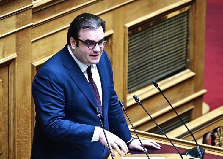 «Από τα κόκκινα στο πράσινο»: Η συγγνώμη Πιερρακάκη και η δεύτερη ευκαιρία για χρέη, αποζημιώσεις και κεφαλαιαγορά