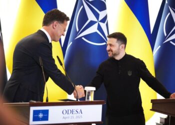 Στην πρώτη γραμμή της Ουκρανίας ο Ρούτε: Μήνυμα αλληλεγγύης με αιχμές για Ρωσία και Τραμπ