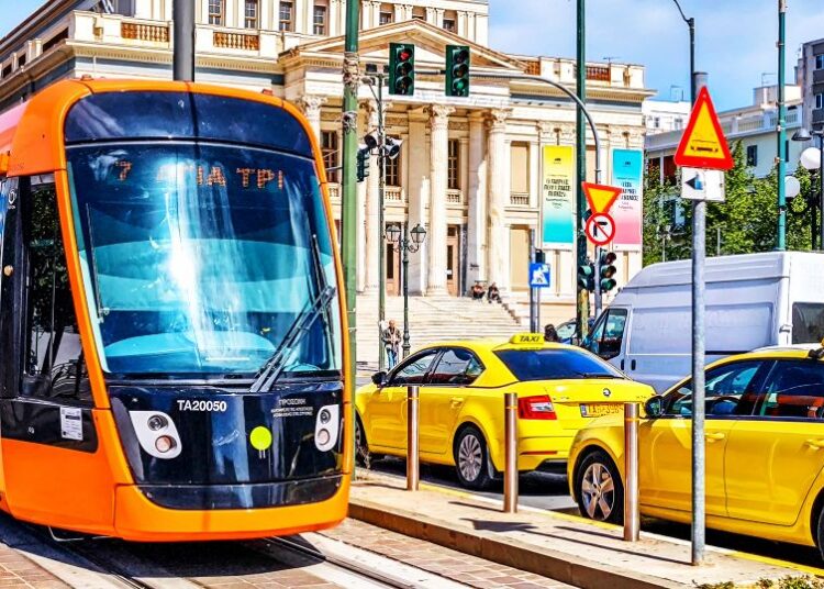 Το τραμ τραβάει «χειρόφρενο» την Πρωτομαγιά στην Αττική