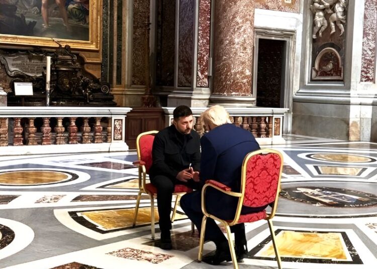 Βατικανό: Ιστορικό τετ-α-τετ Τραμπ – Ζελένσκι – Όλο το παρασκήνιο και τι συμφώνησαν