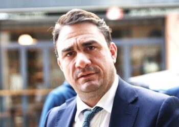 Πιέσεις ΠΑΣΟΚ για εξωδικαστική καταβολή αναδρομικών ΕΦΚΑ στους συνταξιούχους