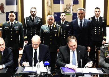 Μνημόνιο συνεργασίας ΥΠΕΘΑ-ΑΑΔΕ για τον έλεγχο εξοπλισμών και τον εντοπισμό διαφθοράς