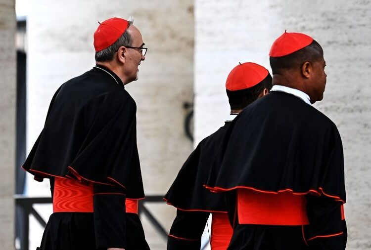 Το Βατικανό «κατεβάζει ρολά» στις τηλεπικοινωνίες ενόψει εκλογής νέου Πάπα