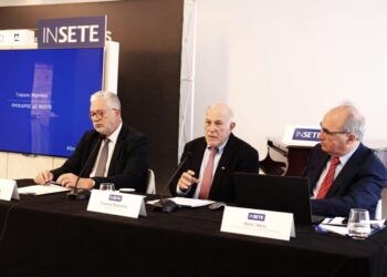 ΙΝΣΕΤΕ: Ο τουρισμός ανεβάζει το ΑΕΠ – Πρωταγωνιστές οι ελληνικές Περιφέρειες