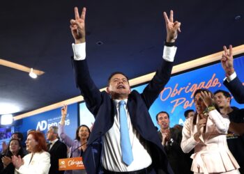 Πολιτικός σεισμός στην Πορτογαλία: Νίκη της δεξιάς, παραίτηση Σοσιαλιστών