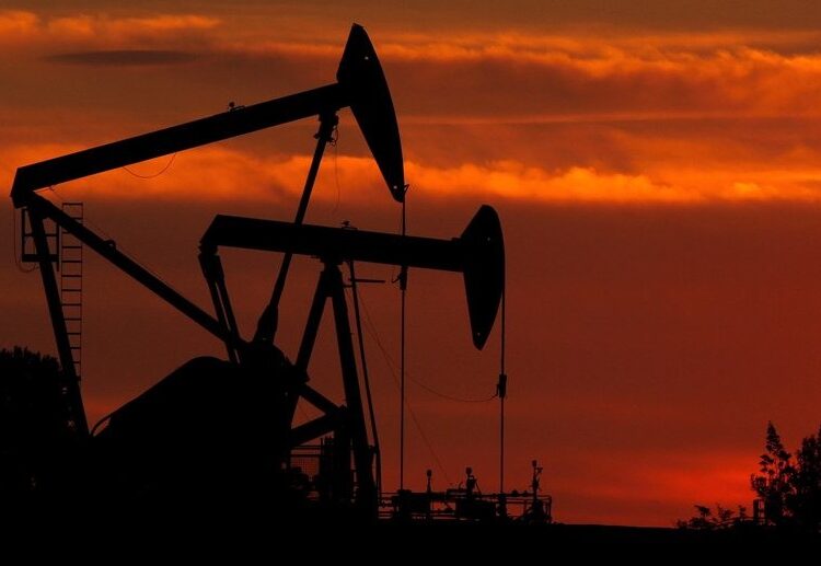 Το αργό πετρέλαιο συνεχίζει να «δοκιμάζεται»: Στήριξη στα $60, αντίσταση στα $65