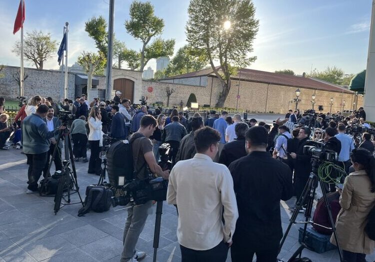 Κωνσταντινούπολη: Σήμερα στο τραπέζι της πρώτης τριμερούς Ουκρανοί, Τούρκοι και ΗΠΑ -Το παρασκήνιο στον απόηχο του θρίλερ της Πέμπτης