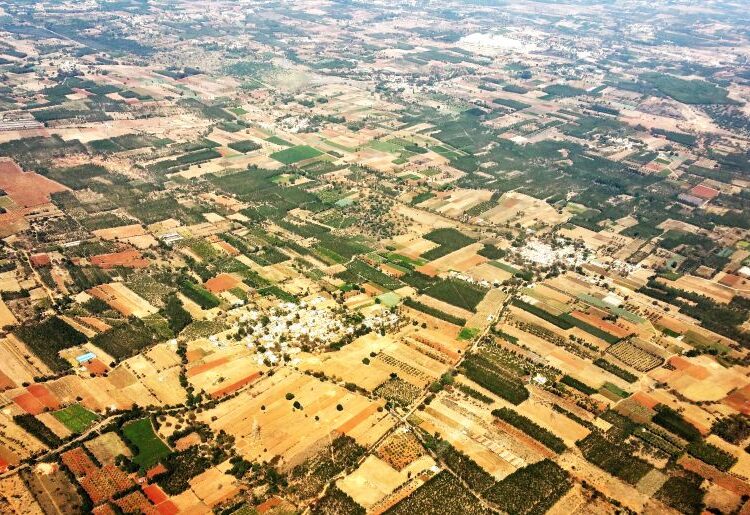 Από οικόπεδα… χωράφια: Τα πάντα πίσω από τη «σιωπηλή» πολεοδομική ανατροπή