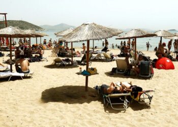 Ακτή Βουλιαγμένης: Η τελευταία παραλία για όλους στο «σφυρί»;