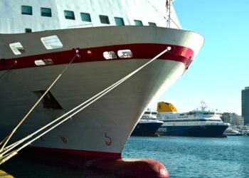 «Πράσινη» επανεκκίνηση στην ακτοπλοΐα: Πλοία, καύσιμα και τιμές σε φάση ανατροπής