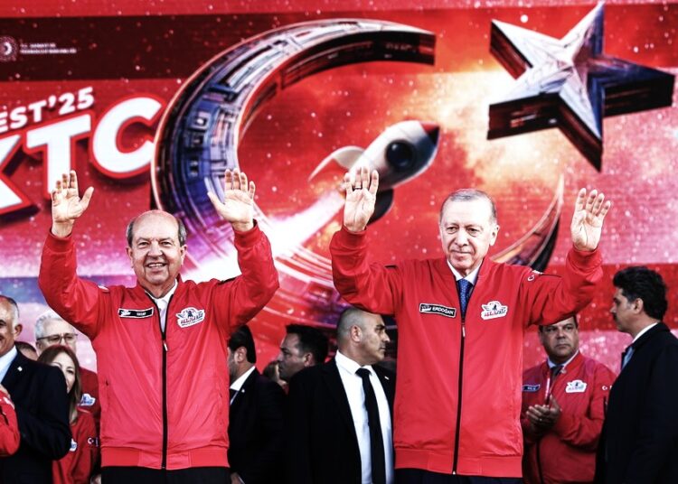 Απειλές με χαμόγελο από Ερντογάν: Σταθερός στη γραμμή διχοτόμησης στα Κατεχόμενα