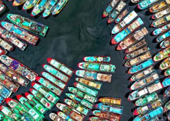 Ο ελληνικός εμπορικός στόλος μεγαλώνει σε αριθμό, μικραίνει σε «όγκο»