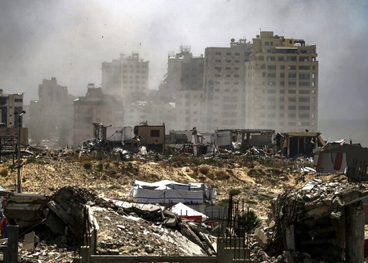 Η Χαμάς ανοίγει την πόρτα των συνομιλιών: Διπλωματία στη Ντόχα, εκρήξεις στη Γάζα