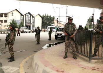 Εύθραυστη η εκεχειρία μεταξύ Ινδίας και Πακιστάν: Ποιος κρατά το «σπίρτο» στη γραμμή ελέγχου