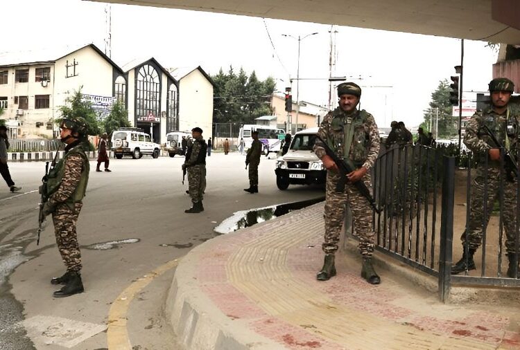 Εύθραυστη η εκεχειρία μεταξύ Ινδίας και Πακιστάν: Ποιος κρατά το «σπίρτο» στη γραμμή ελέγχου